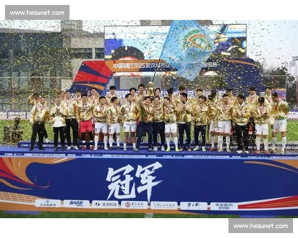 精彩足球对决：全球顶级球队角逐激烈赛场，谁能捧起最终冠军奖杯